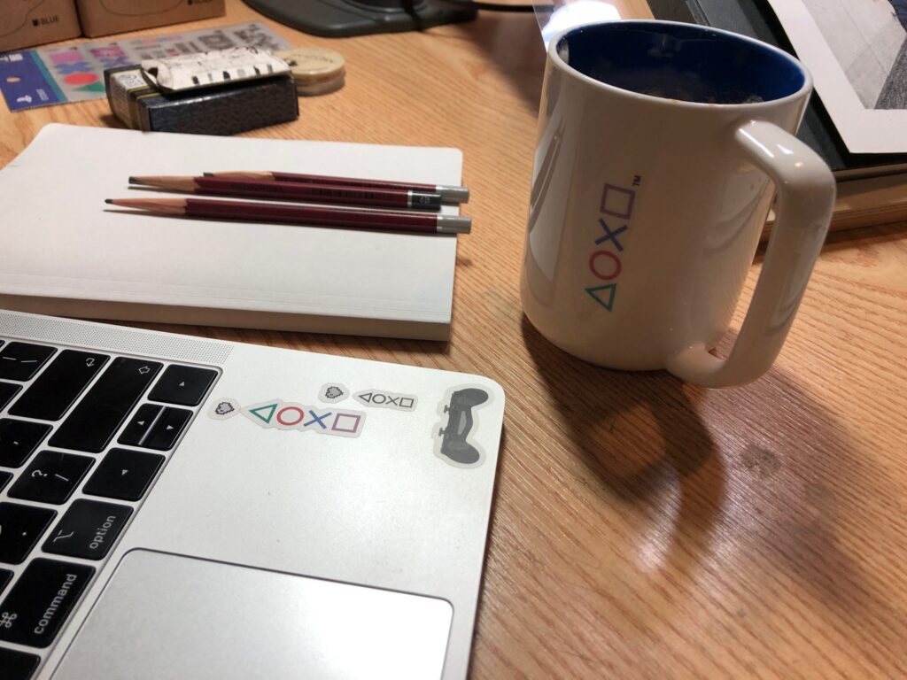 뼈 속까지 이쪽 사람 작업실 사진